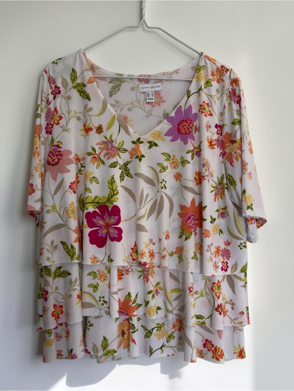 Susan Graver Floral Tiered Ruffle Top M Short Sleeve V Neck Pink Spring